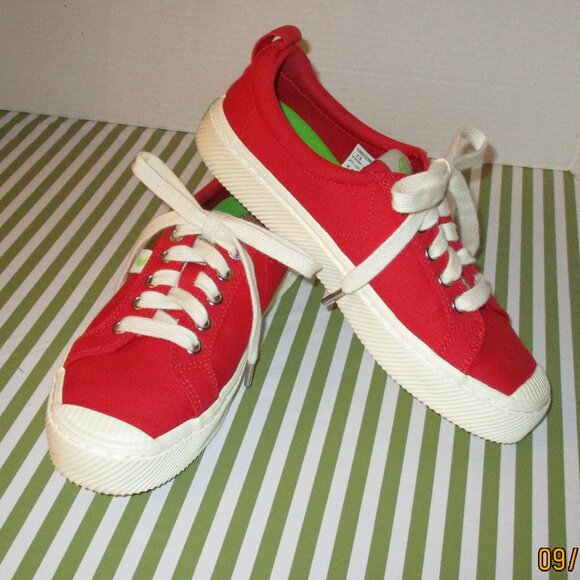 Cariuma OCA Low Sneakers - Picture 2 of 16